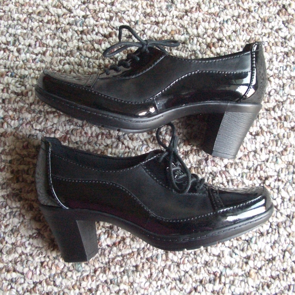 clarks black lace up shoes